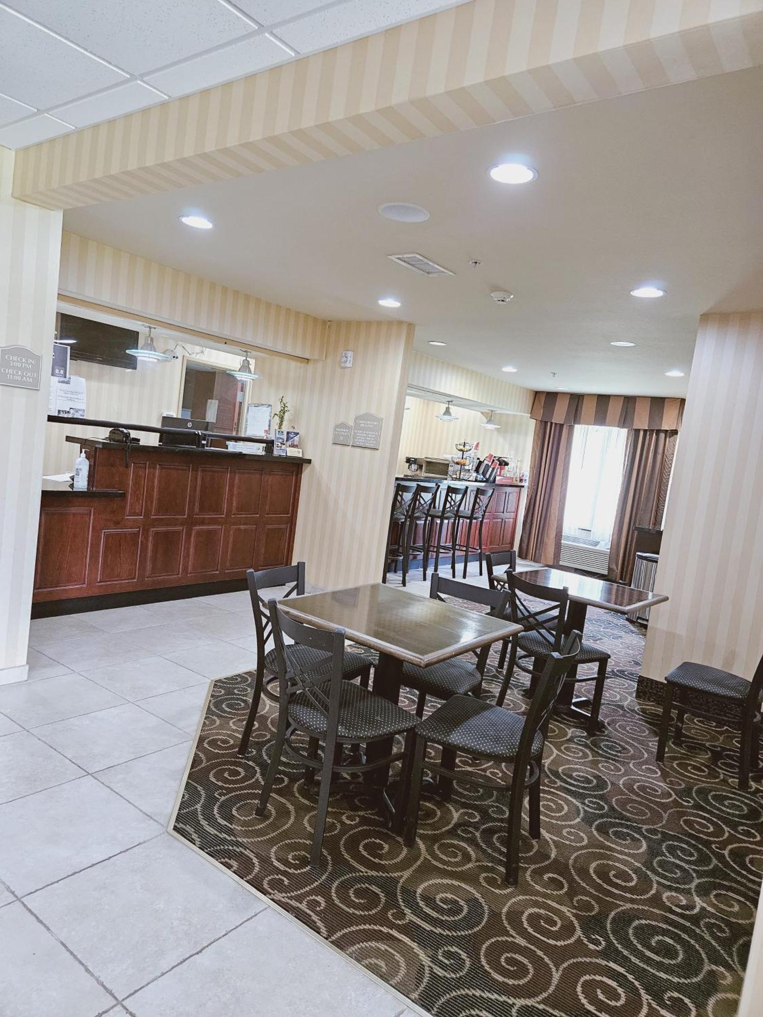 Cobblestone Inn & Suites - Bloomfield Exteriér fotografie